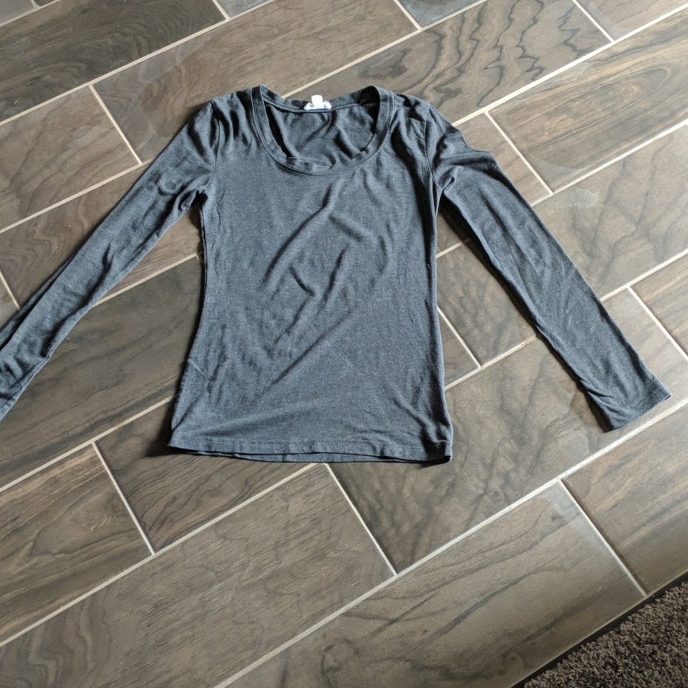 Zenana Outfitters long sleeve t size small